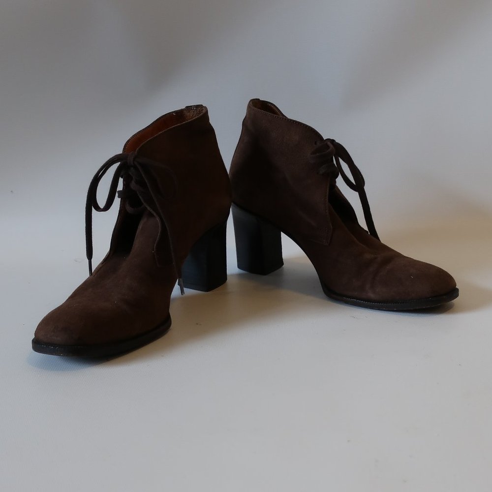 RALPH LAUREN COLLECTION SUEDE LACE-UP BOOTIE 7 *